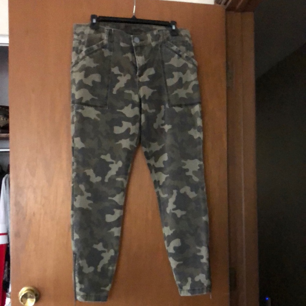 Kut from the Kloth Camo Cropped Jeans NWOT